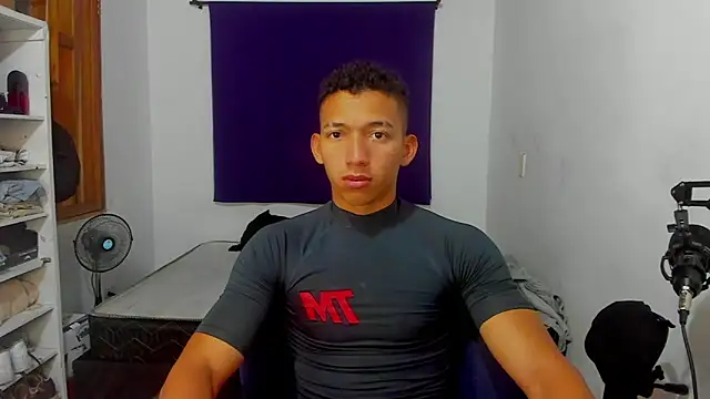 Snapshot of JuanchiT66 chatting on October 1, 2025, 4:50 am JuanchiT66 online show from October 1, 2025, 4:50 am