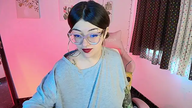 Snapshot of isaferrer06 chatting on December 16, 2025, 4:00 pm isaferrer06 online show from December 16, 2025, 4:00 pm