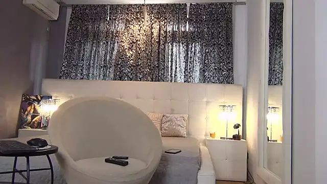 LadyValeriaXO online show from September 25, 2025, 11:16 am