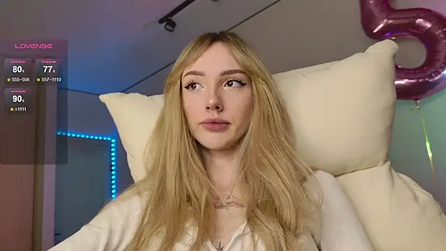 Lunainnk online show from November 17, 2025, 12:25 am