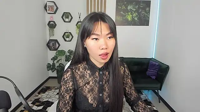 Snapshot of LunaPurrr chatting on October 3, 2025, 11:28 pm LunaPurrr online show from October 3, 2025, 11:28 pm