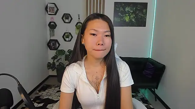 Snapshot of LunaPurrr chatting on October 1, 2025, 11:19 pm LunaPurrr online show from October 1, 2025, 11:19 pm
