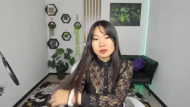 Snapshot of LunaPurrr chatting on October 7, 2025, 11:06 pm LunaPurrr online show from October 7, 2025, 11:06 pm