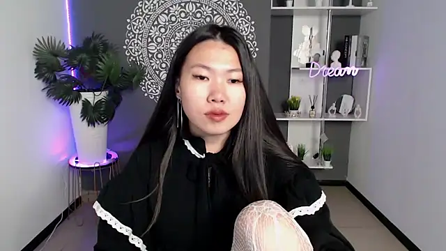 Snapshot of LunaPurrr chatting on September 18, 2025, 12:13 am LunaPurrr online show from September 18, 2025, 12:13 am