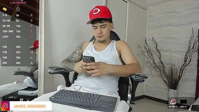 JamesDeker online show from October 11, 2025, 8:10 pm