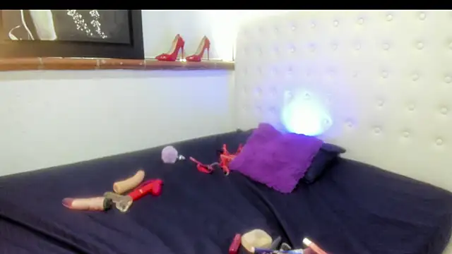 Snapshot of Roxannelorence_ chatting on September 24, 2025, 2:34 pm Roxannelorence  online show from September 24, 2025, 2:34 pm