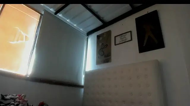 Snapshot of Roxannelorence_ chatting on October 14, 2025, 1:45 pm Roxannelorence  online show from October 14, 2025, 1:45 pm