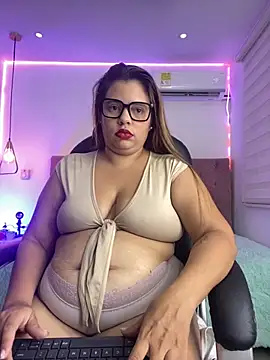 Snapshot of Velveet_x chatting on October 22, 2025, 12:26 pm Velveet x online show from October 22, 2025, 12:26 pm