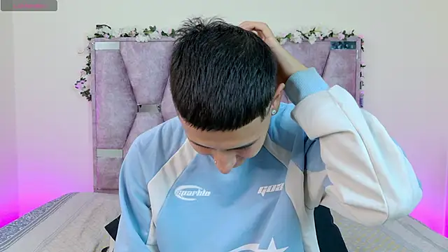 lana and liam  online show from November 8, 2025, 10:41 am