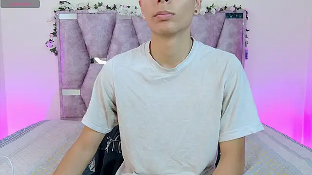 lana and liam  online show from November 1, 2025, 10:31 am