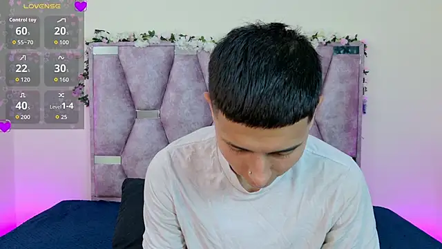 lana and liam  online show from November 11, 2025, 9:26 am