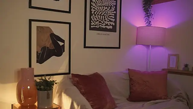 midnightbby  online show from January 10, 2026, 2:56 pm