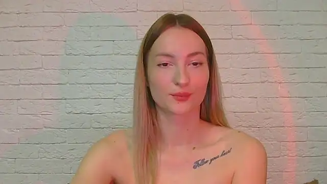 Snapshot of Alice_Sweet_01 chatting on November 18, 2025, 2:42 pm Alice Sweet 01 online show from November 18, 2025, 2:42 pm