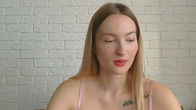 Snapshot of Alice_Sweet_01 chatting on November 19, 2025, 11:21 am Alice Sweet 01 online show from November 19, 2025, 11:21 am