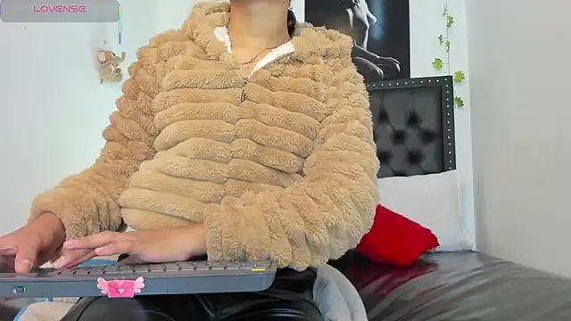 ScarlettVell online show from January 12, 2026, 7:20 pm