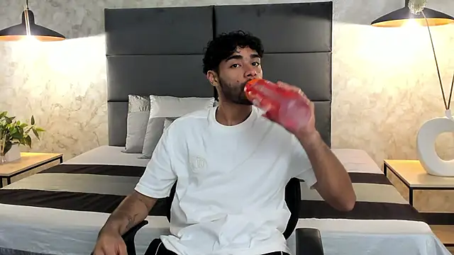 Snapshot of RaphaelDufort chatting on November 22, 2025, 11:36 pm RaphaelDufort online show from November 22, 2025, 11:36 pm