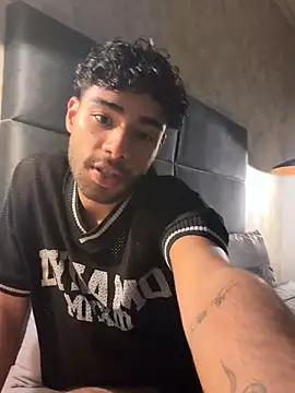 Snapshot of RaphaelDufort chatting on November 20, 2025, 10:42 pm RaphaelDufort online show from November 20, 2025, 10:42 pm