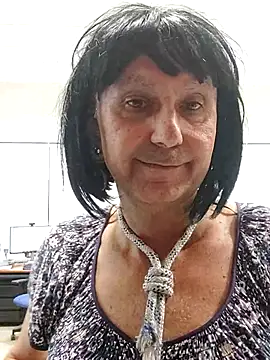 Snapshot of Emily_de_Carla chatting on October 16, 2025, 3:20 pm Emily de Carla online show from October 16, 2025, 3:20 pm