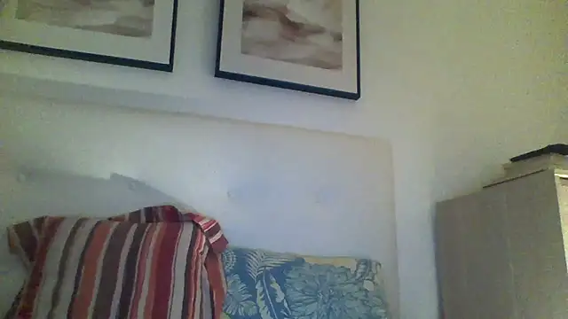 Snapshot of Emily_de_Carla chatting on October 31, 2025, 11:00 pm Emily de Carla online show from October 31, 2025, 11:00 pm