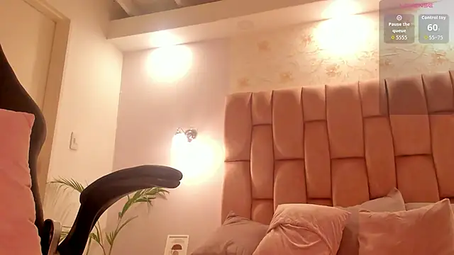 Snapshot of aishathornee chatting on January 18, 2026, 1:14 pm aishathornee online show from January 18, 2026, 1:14 pm