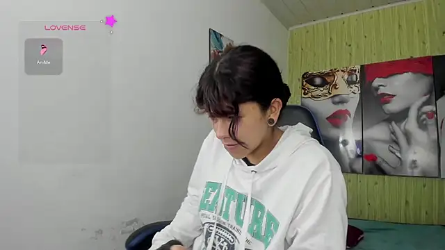 Raven Rouge  online show from March 5, 2026, 8:49 pm