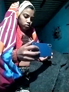 Hot-qwer online show from December 17, 2025, 10:04 pm