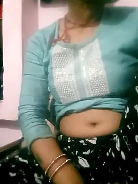 Hot-qwer online show from April 1, 2026, 6:38 pm