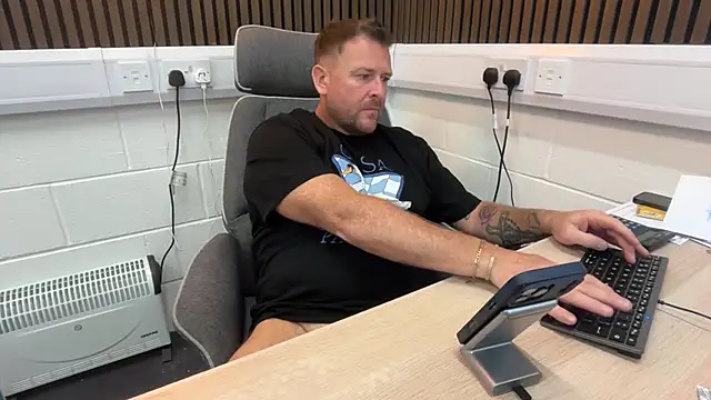 bilf1978 online show from May 26, 2026, 8:56 am