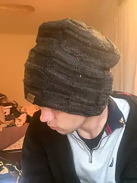 XanderOzzz online show from December 18, 2025, 5:39 pm