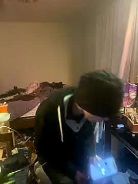 XanderOzzz online show from December 14, 2025, 12:33 pm