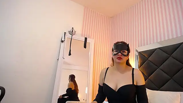 ViictoriaJones  online show from October 31, 2025, 1:41 pm