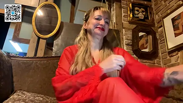 Lapussia online show from November 12, 2025, 8:23 pm