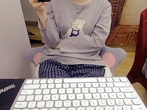 Snapshot of Lamoon_2k chatting on October 30, 2025, 3:27 am Lamoon 2k online show from October 30, 2025, 3:27 am