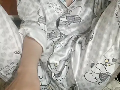 Snapshot of Lamoon_2k chatting on November 15, 2025, 4:27 am Lamoon 2k online show from November 15, 2025, 4:27 am