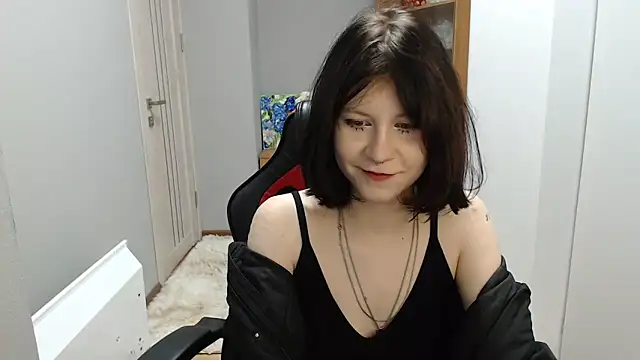 Snapshot of TinaQuiin chatting on November 19, 2025, 8:36 am TinaQuiin online show from November 19, 2025, 8:36 am