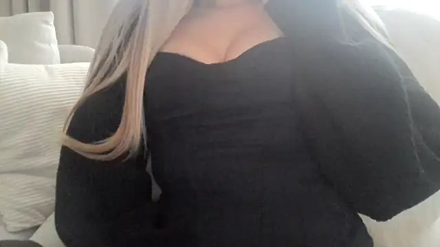 Snapshot of izabellaxoxo chatting on November 20, 2025, 2:40 pm izabellaxoxo online show from November 20, 2025, 2:40 pm