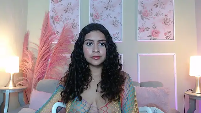 Snapshot of CurlyDani chatting on October 13, 2025, 7:04 pm CurlyDani online show from October 13, 2025, 7:04 pm