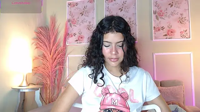 Snapshot of CurlyDani chatting on September 24, 2025, 12:22 pm CurlyDani online show from September 24, 2025, 12:22 pm