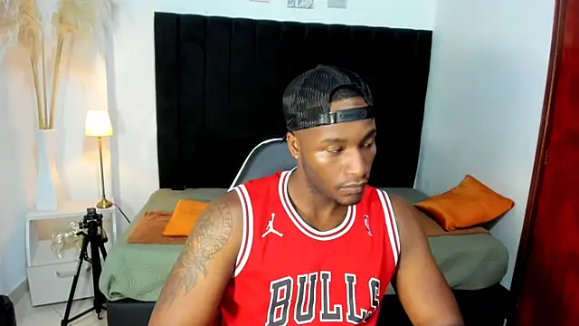 Snapshot of chrstian_lewis1 chatting on November 9, 2025, 1:37 pm chrstian lewis1 online show from November 9, 2025, 1:37 pm