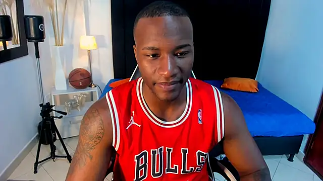 Snapshot of chrstian_lewis1 chatting on November 21, 2025, 2:05 pm chrstian lewis1 online show from November 21, 2025, 2:05 pm