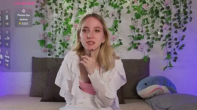 Snapshot of EmmaNovak chatting on March 28, 2026, 9:16 pm EmmaNovak online show from March 28, 2026, 9:16 pm