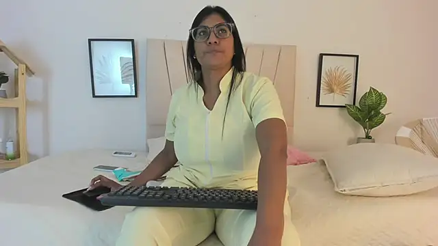  Miaa khalifa  online show from February 10, 2026, 12:26 pm