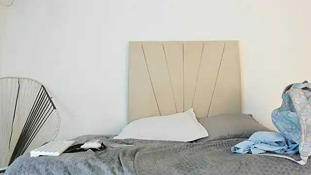  Miaa khalifa  online show from November 10, 2025, 12:21 pm