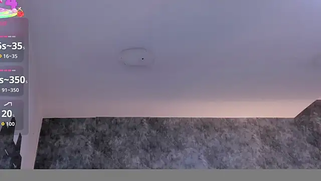 crystaldarliing online show from December 5, 2025, 2:59 pm