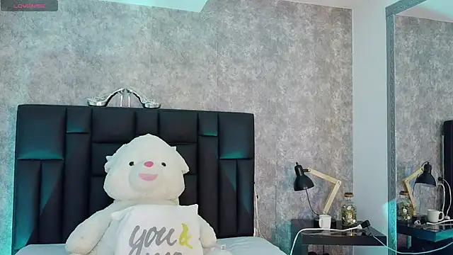 Snapshot of crystaldarliing chatting on May 25, 2026, 6:28 pm crystaldarliing online show from May 25, 2026, 6:28 pm