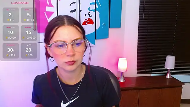 AlanaGarcia19 online show from October 21, 2025, 11:42 am