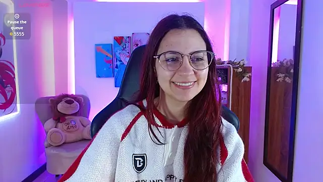 AlanaGarcia19 online show from December 1, 2025, 11:55 am