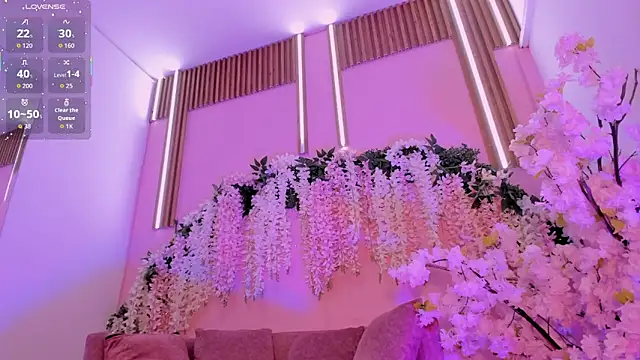 Snapshot of ThiccyLexxy chatting on November 25, 2025, 12:05 pm ThiccyLexxy online show from November 25, 2025, 12:05 pm