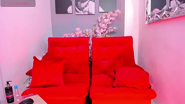 Snapshot of ThiccyLexxy chatting on November 8, 2025, 12:42 pm ThiccyLexxy online show from November 8, 2025, 12:42 pm