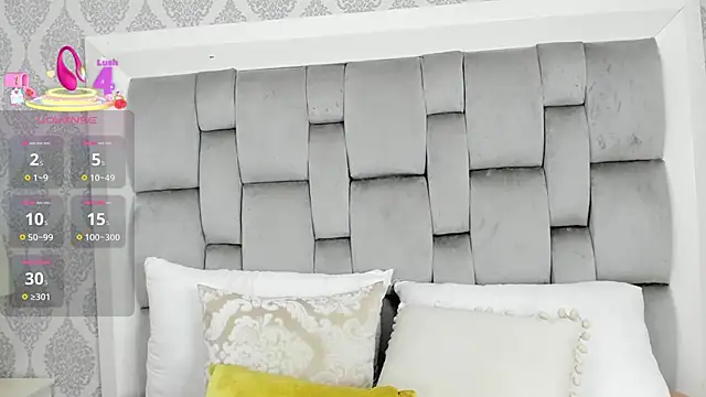 Snapshot of ValerieSoto chatting on November 23, 2025, 11:42 am ValerieSoto online show from November 23, 2025, 11:42 am